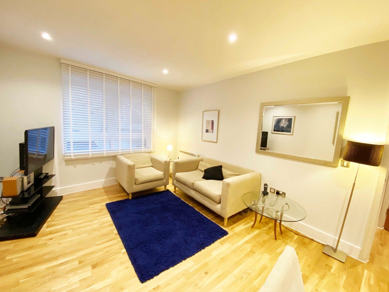 Flat Pepys Street in City of London