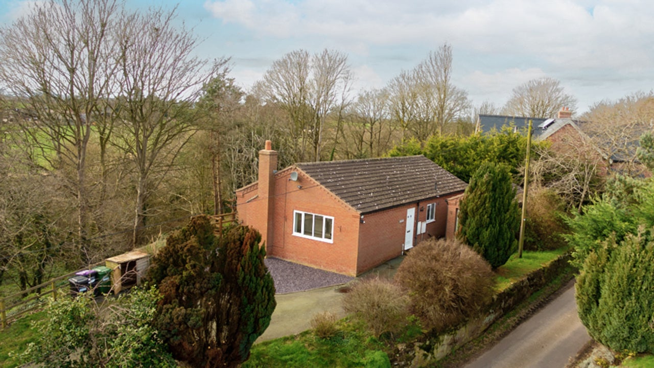 House Shrewsbury Road in Pulverbatch