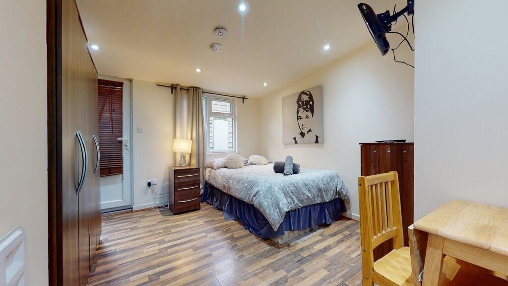 Room Chatsworth Road in Greater London