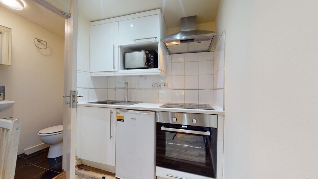 Room Chatsworth Road in Greater London