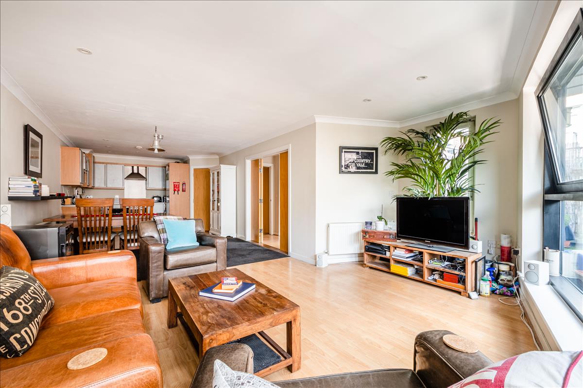 Flat Kingsland Road in Greater London