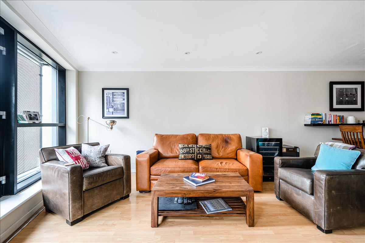Flat Kingsland Road in Greater London