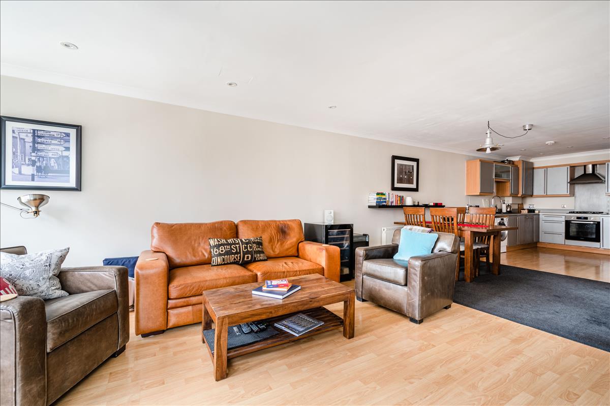 Flat Kingsland Road in Greater London
