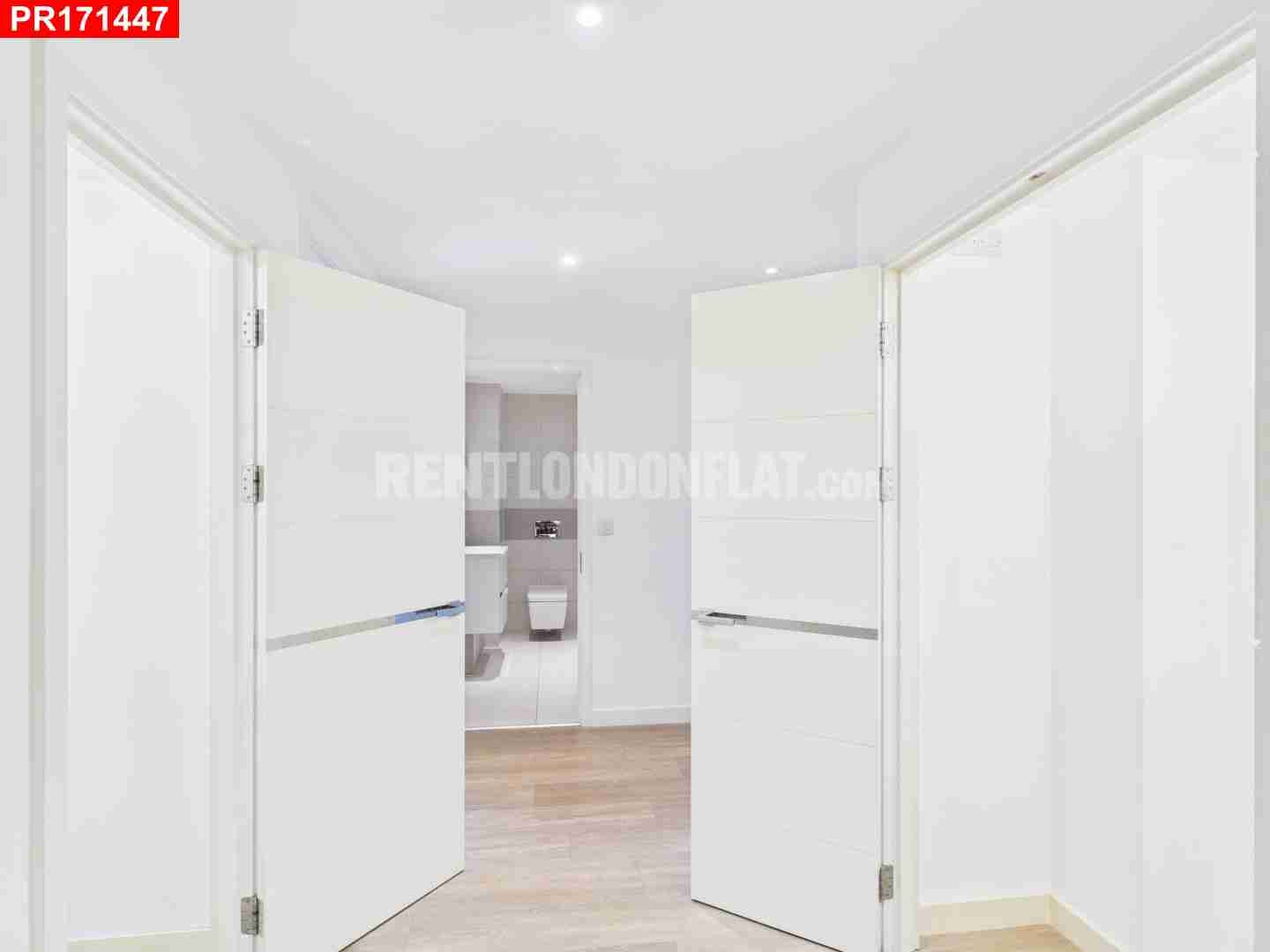 Flat Carteret Way in Greater London