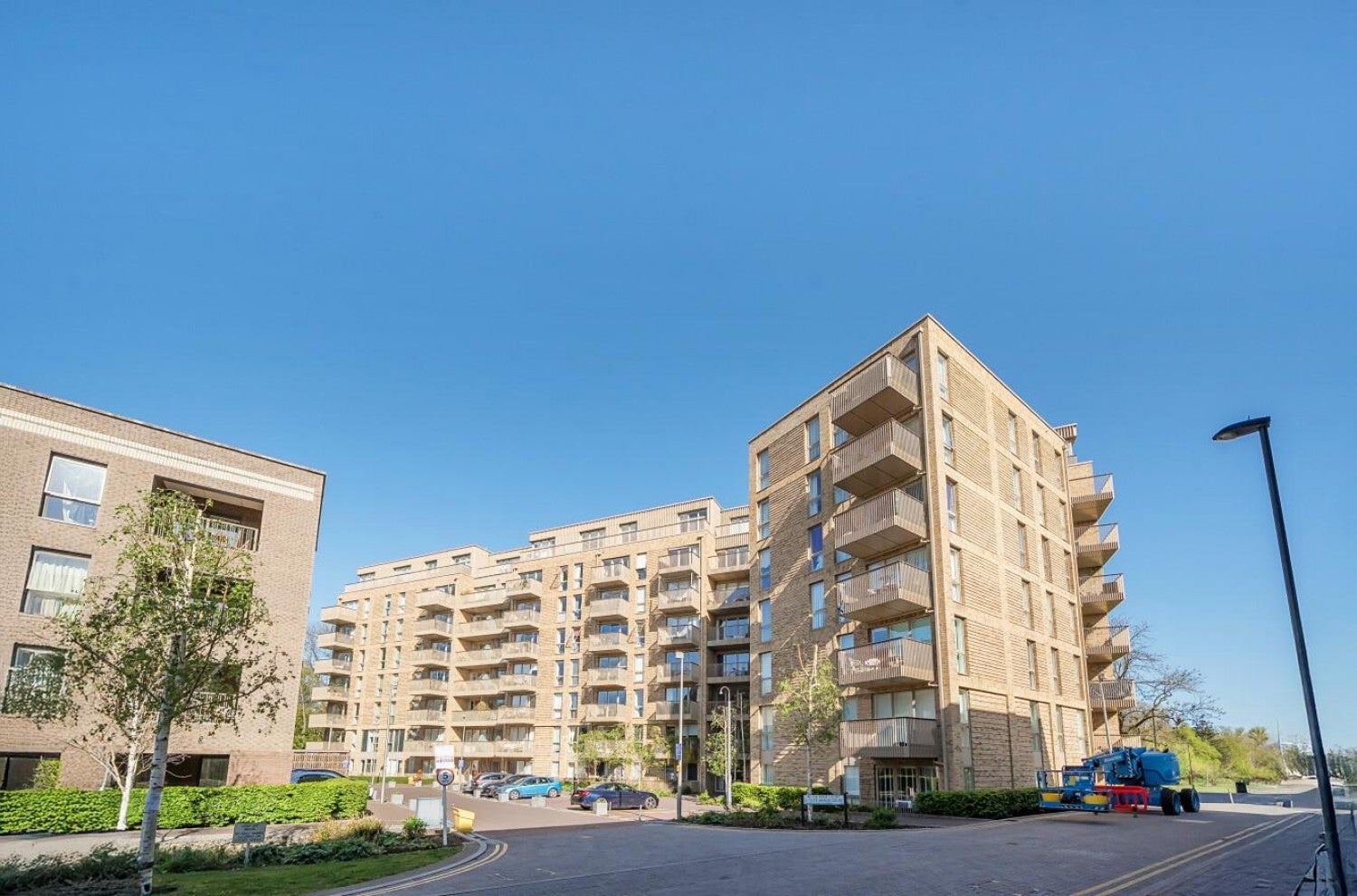 Flat Adenmore Road in Greater London