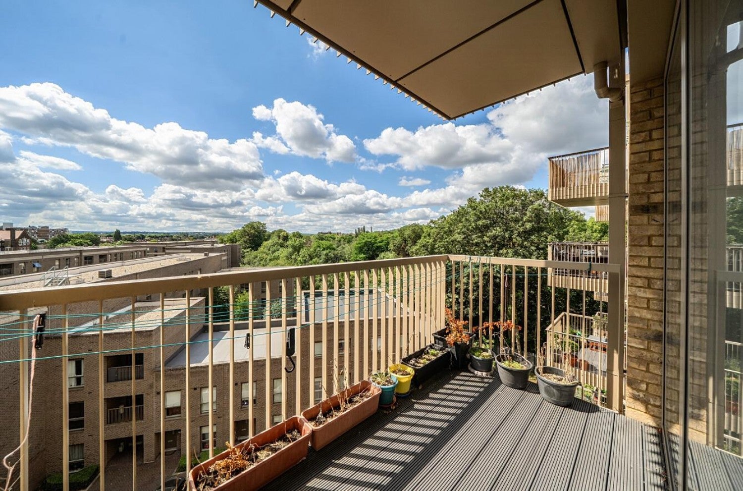 Flat Adenmore Road in Greater London