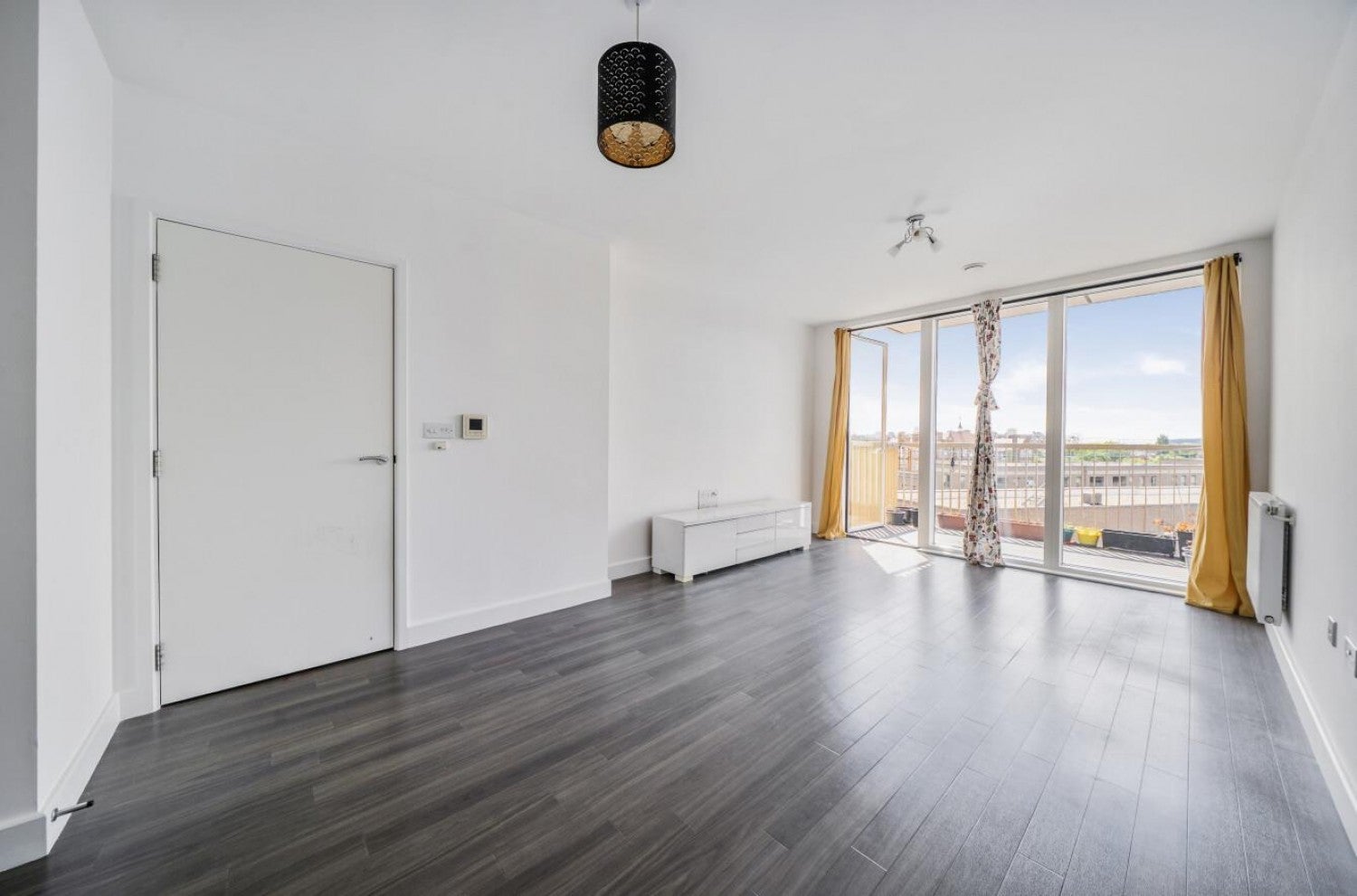 Flat Adenmore Road in Greater London