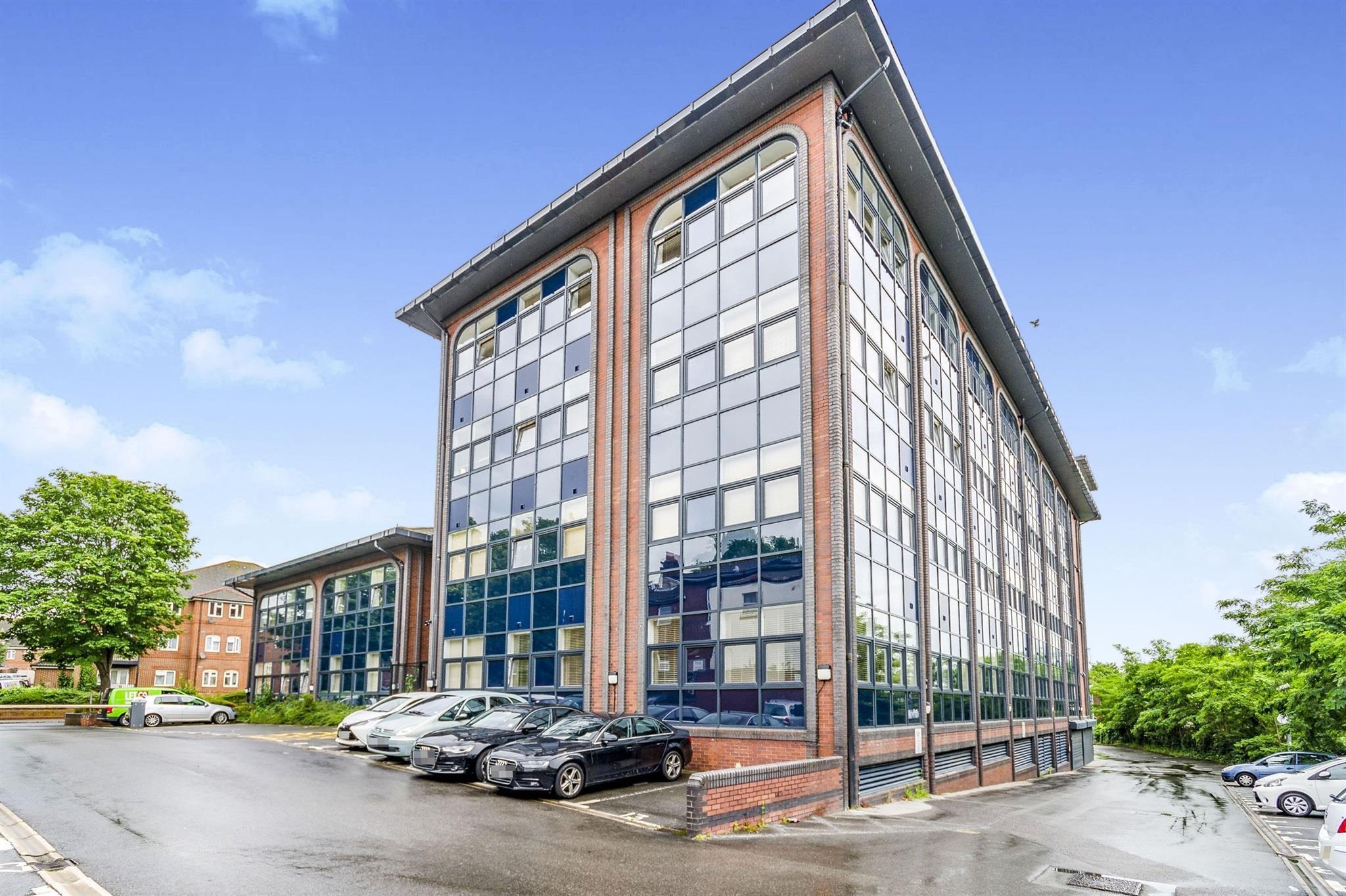 Flat Millbrook Road East in Southampton