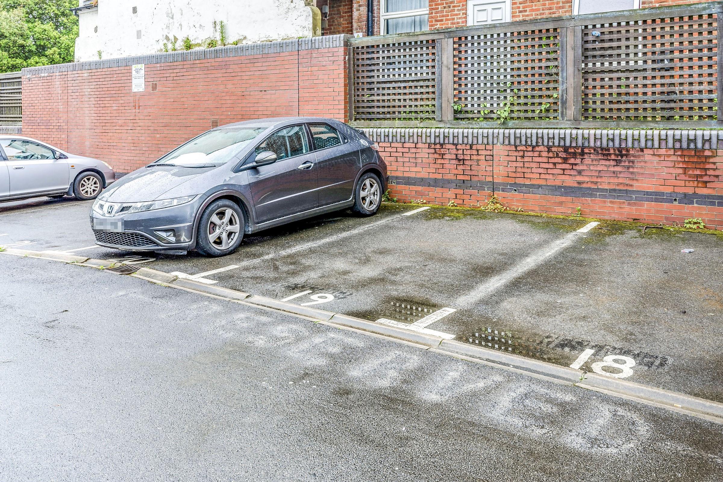 Flat Millbrook Road East in Southampton
