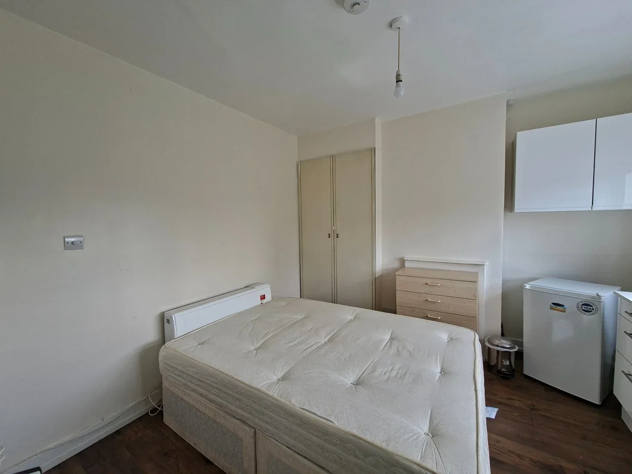 Flat Rusper Road in Greater London