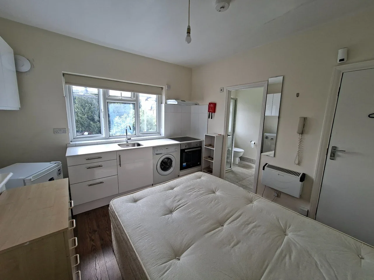 Flat Rusper Road in Greater London