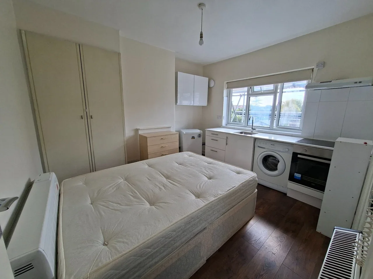 Flat Rusper Road in Greater London