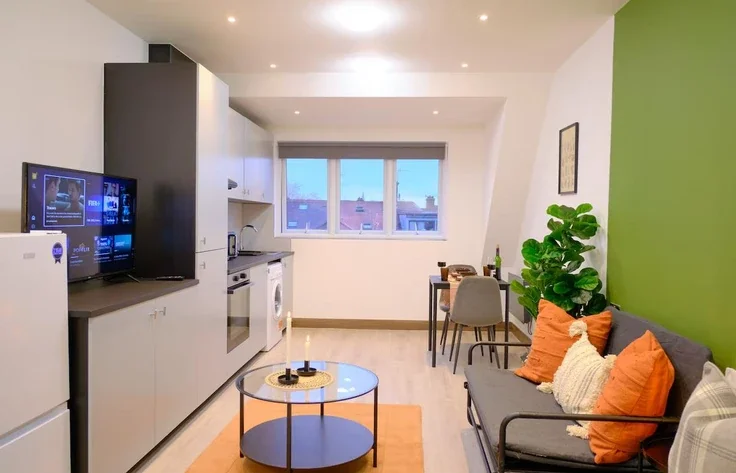 Flat Woodstock Road in Greater London