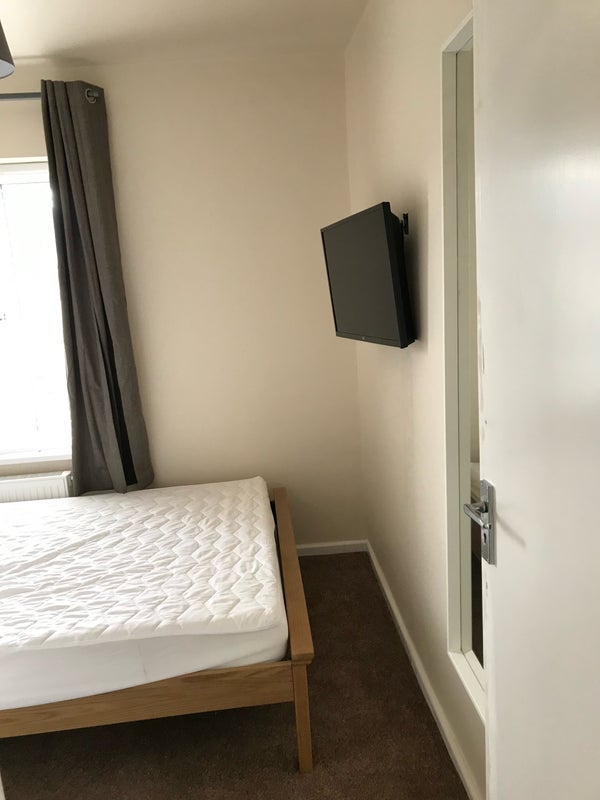 Room Blackrod Avenue in Liverpool