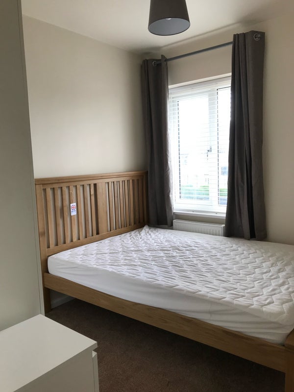 Room Blackrod Avenue in Liverpool
