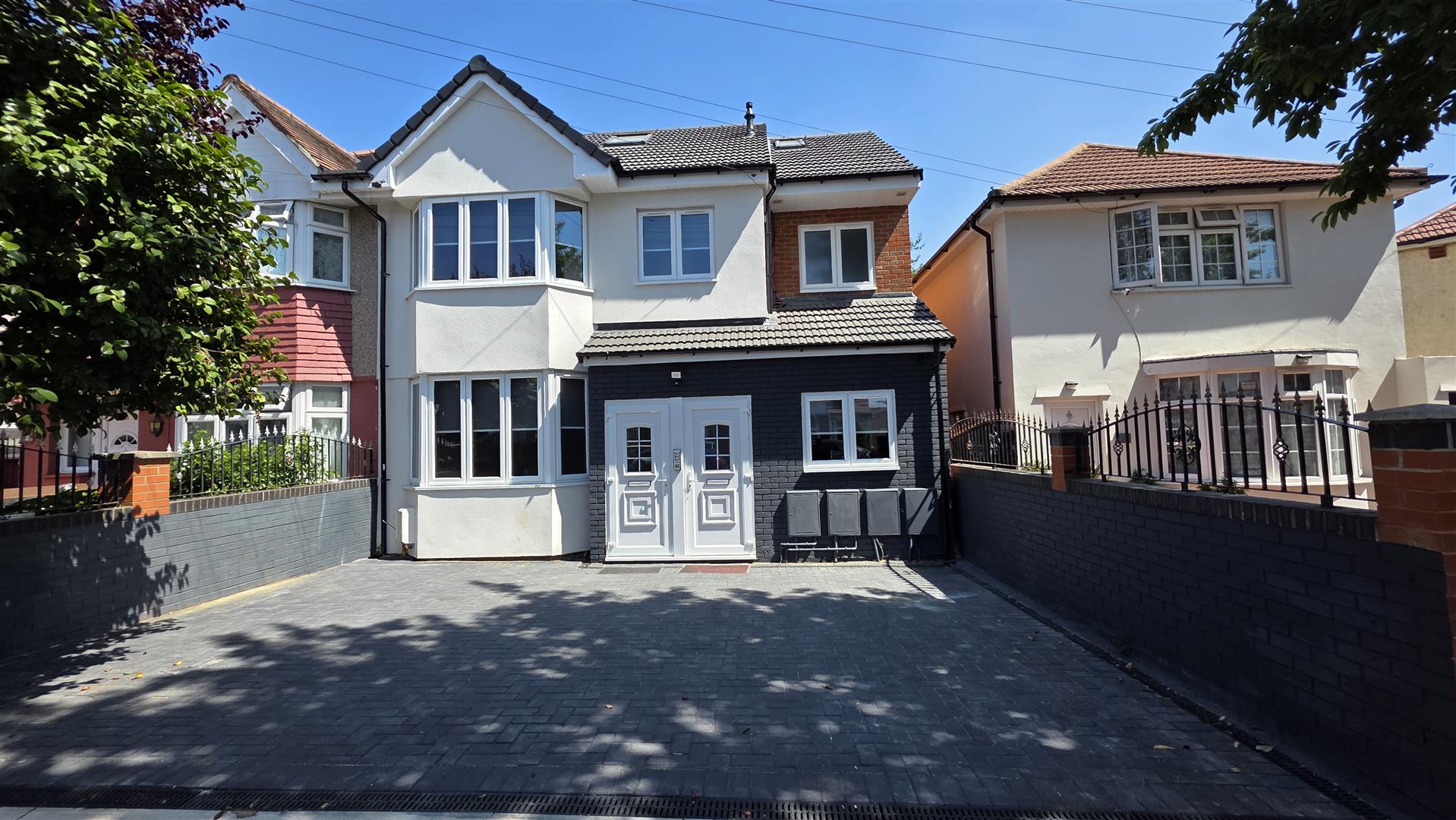 Flat Palgrave Avenue in Greater London
