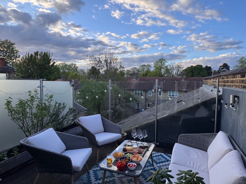 Room Dunraven Road in Greater London