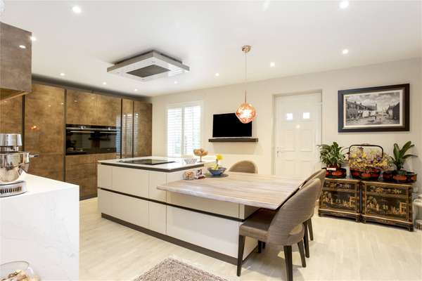 Flat Clarence Road in Windsor