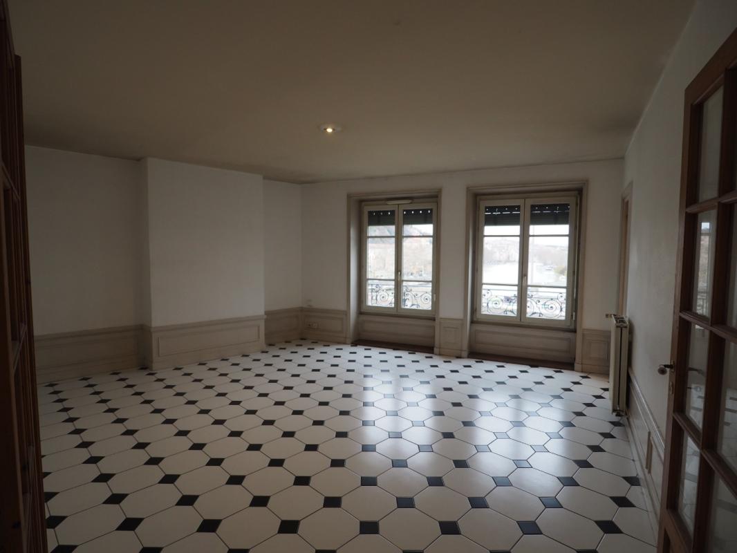 Flat Quai Rambaud in Lyon