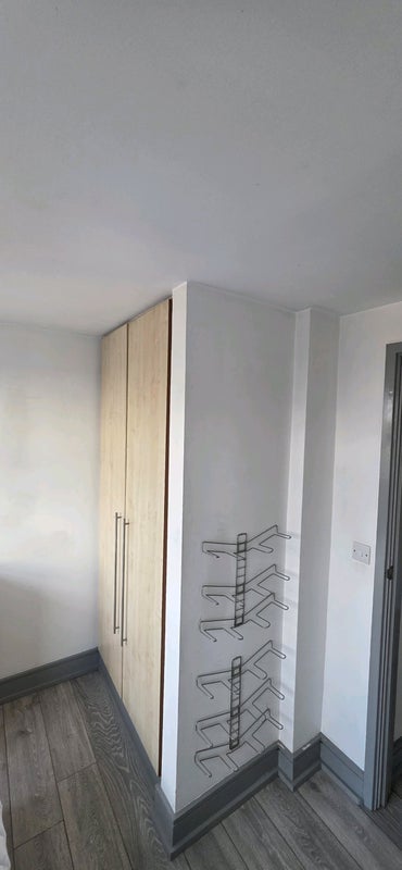 Room West Green Road in Greater London