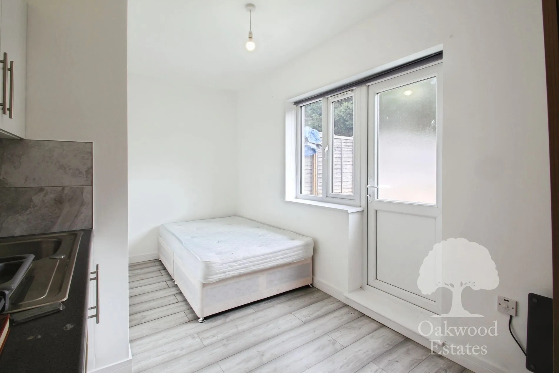 Room Rowan Road in Greater London