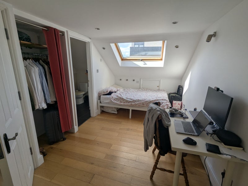Room Tuskar Street in Greater London