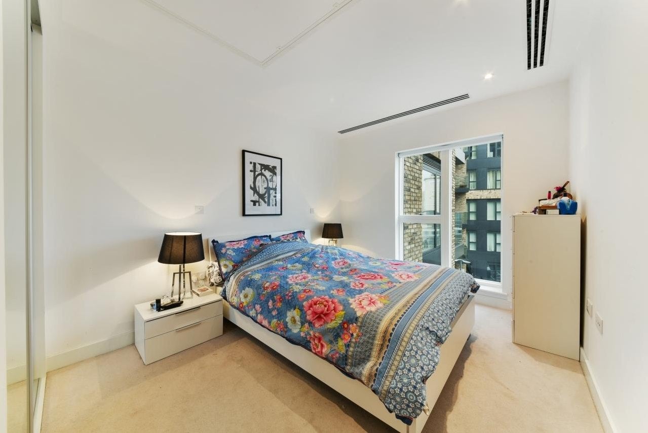 Flat Cherry Orchard Road in Greater London