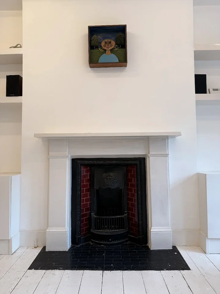 Flat Primrose Gardens in Greater London