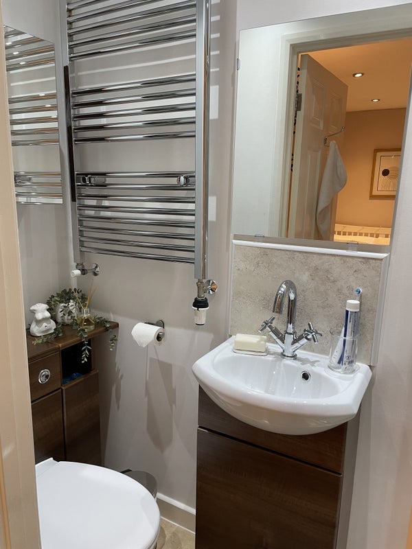 Room Newnham Road in Royal Leamington Spa