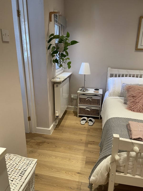 Room Newnham Road in Royal Leamington Spa