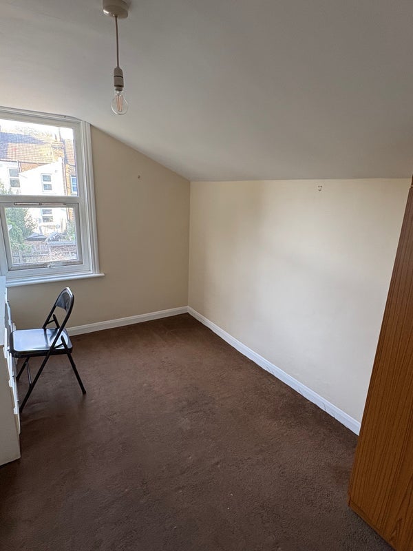 Room Longhurst Road in Greater London
