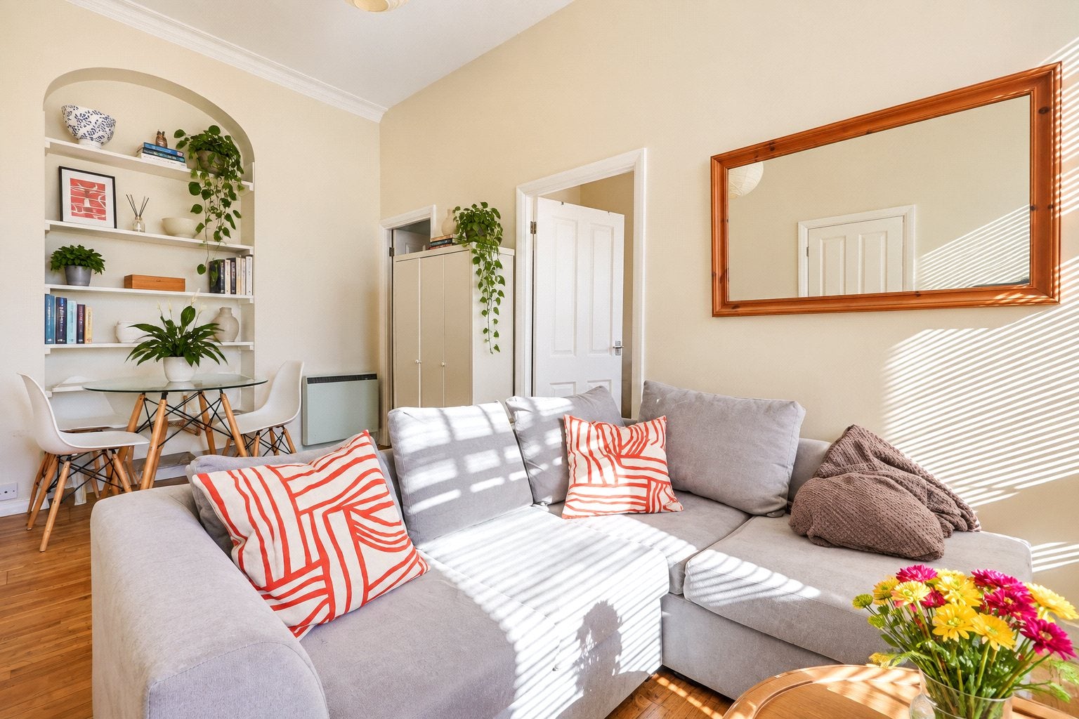 Flat Cambalt Road in Greater London