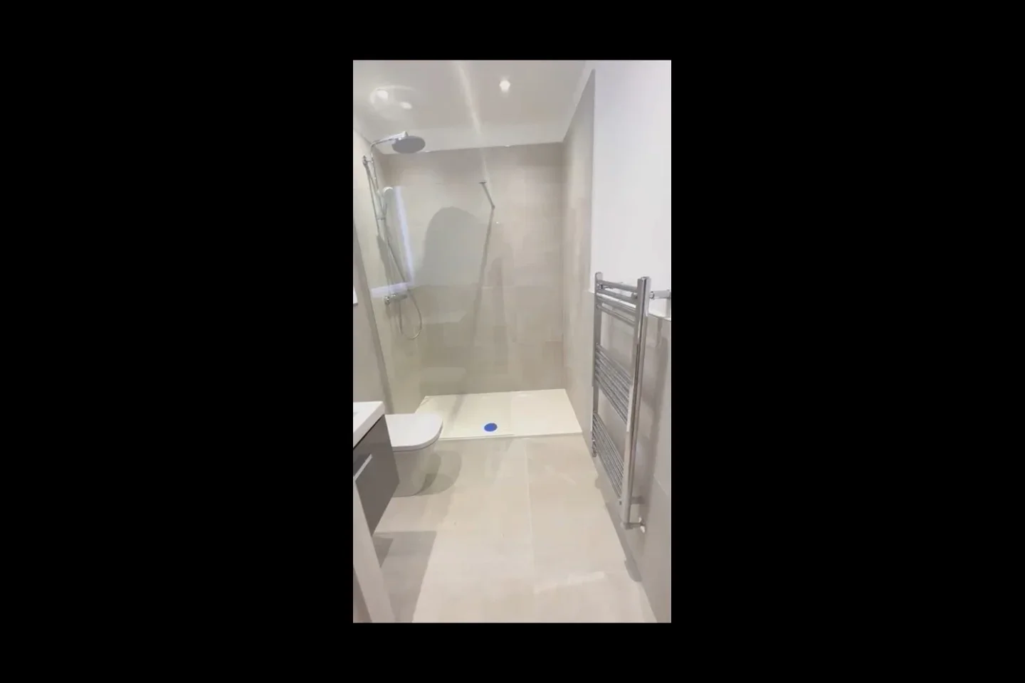Flat Meadowlea Close in Greater London