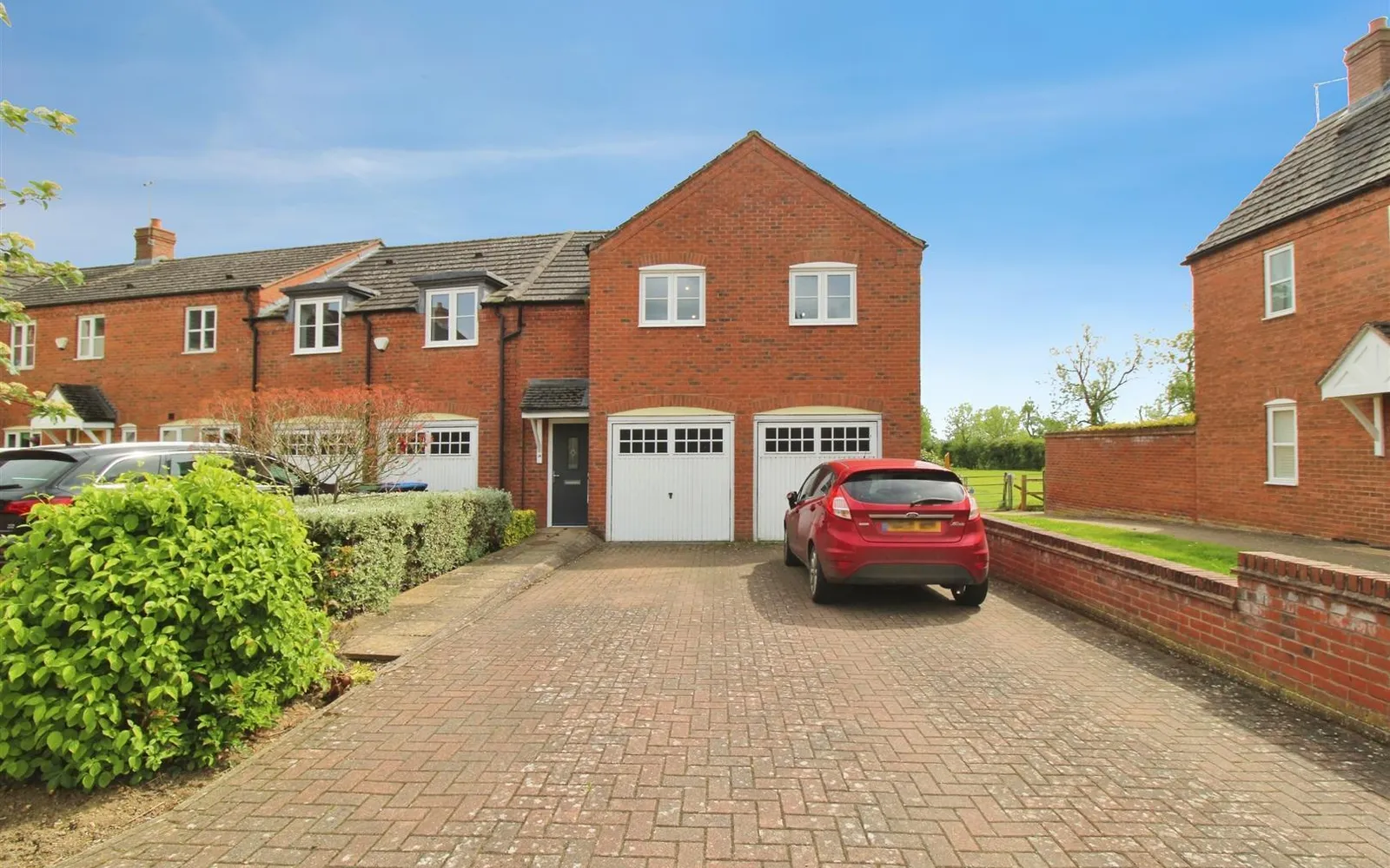 House Foxglove Drive in Harborough