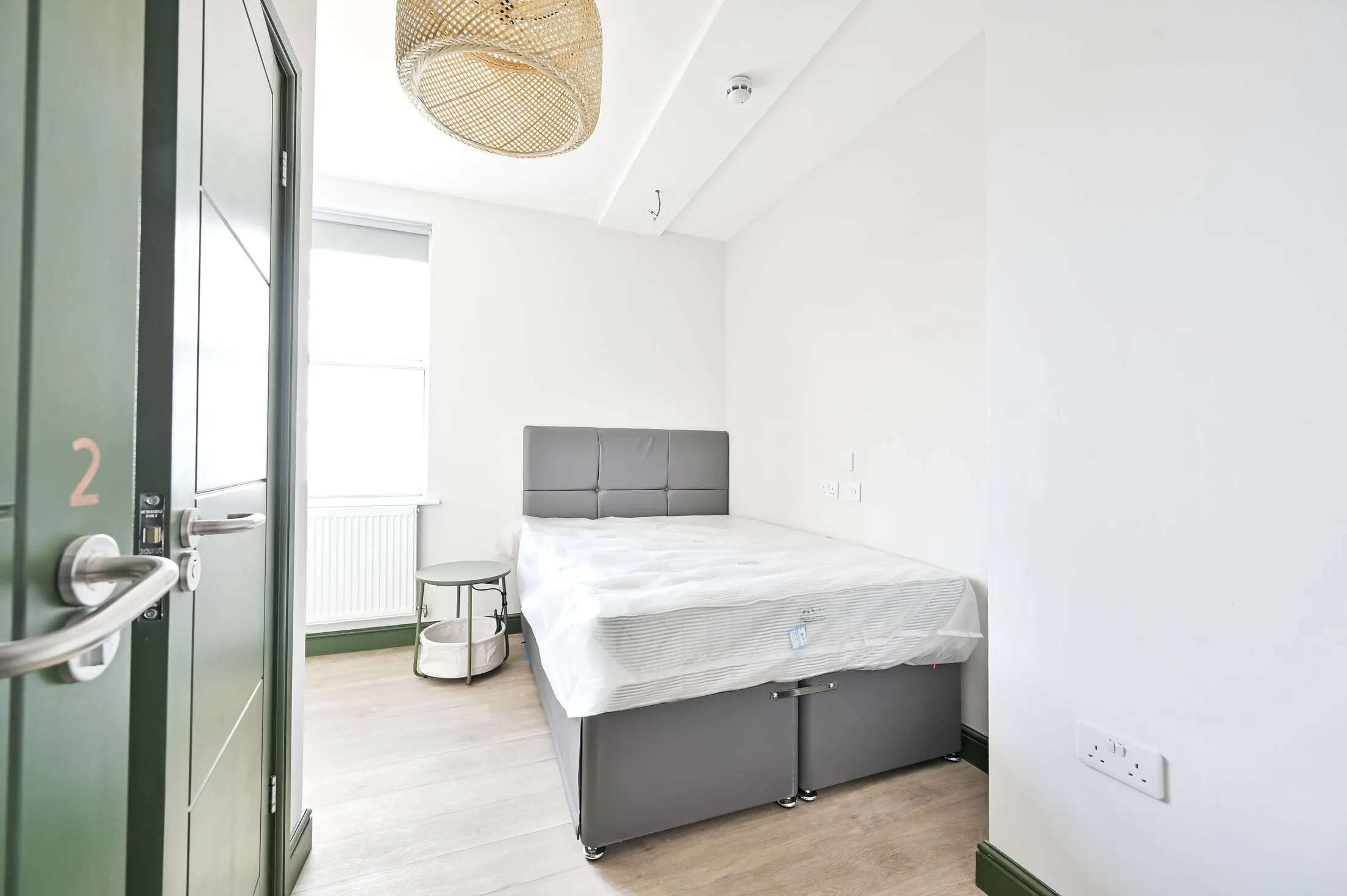 Room Clapham High Street in Greater London