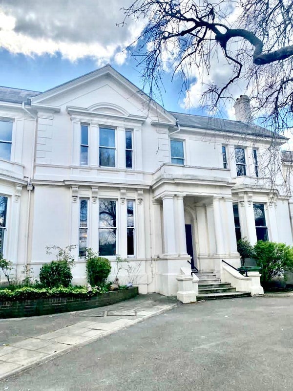Flat West Road in Greater London