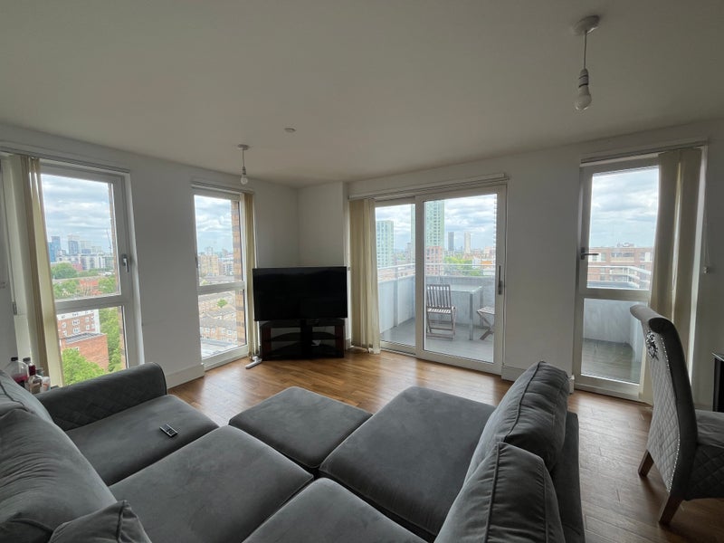 Room Hannaford Walk in Greater London