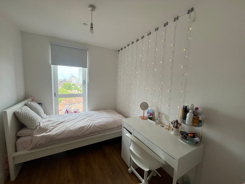 Room Hannaford Walk in Greater London