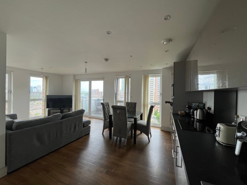 Room Hannaford Walk in Greater London