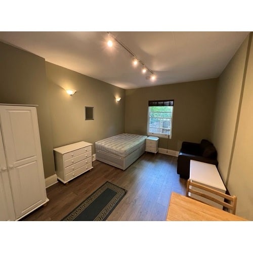 Flat Matheson Road in Greater London