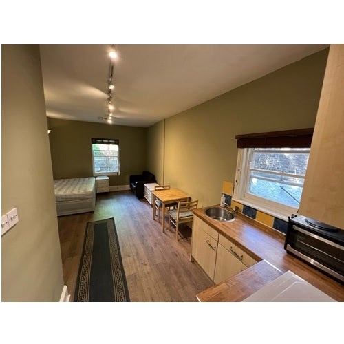 Flat Matheson Road in Greater London