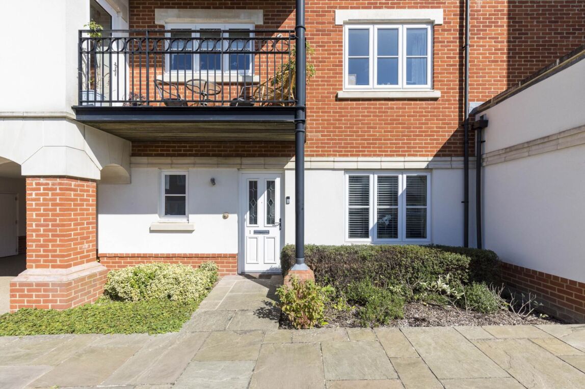 Flat Scholars Walk in Horsham