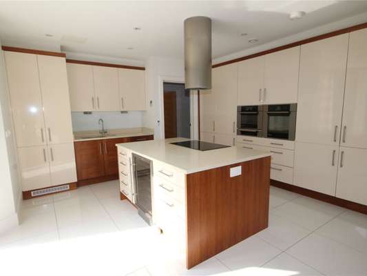 Flat South Park View in Gerrards Cross