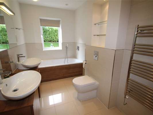 Flat South Park View in Gerrards Cross
