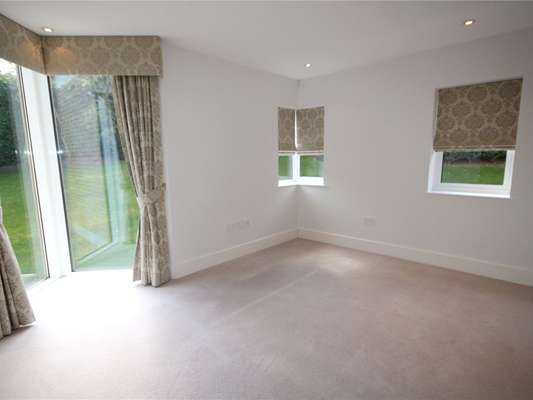 Flat South Park View in Gerrards Cross