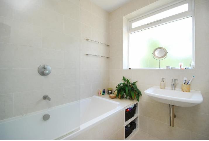 Room Northanger Road in Greater London