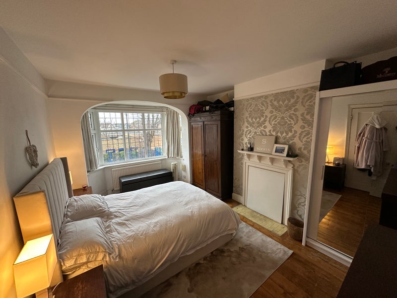 Room Northanger Road in Greater London
