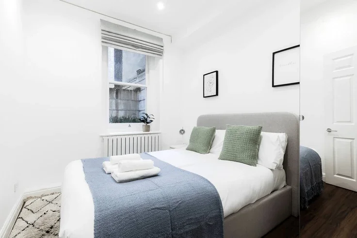 Flat Nassau Street in City of Westminster