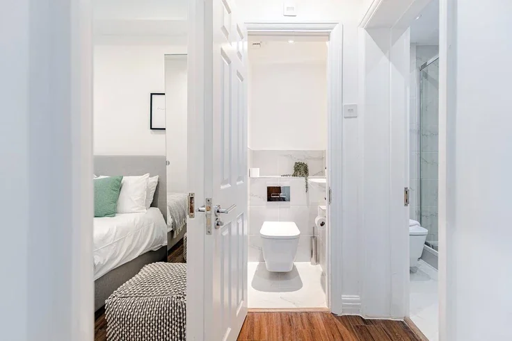 Flat Nassau Street in City of Westminster