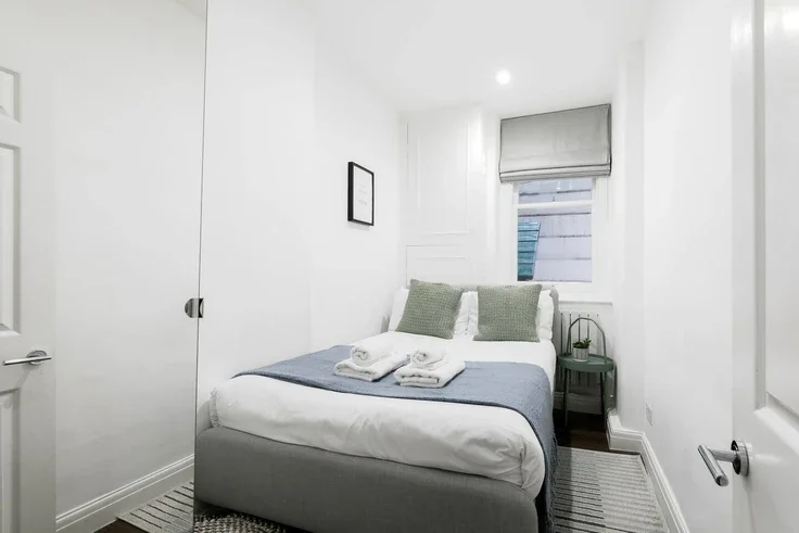 Flat Nassau Street in City of Westminster